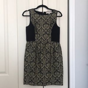 Holiday Parties ? Slimming dress with Gold Threads . Beautiful pattern 💃